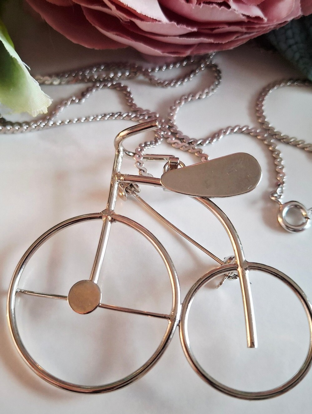 Vintage 80s 🚲✨️Whimsical Bicycle Necklace